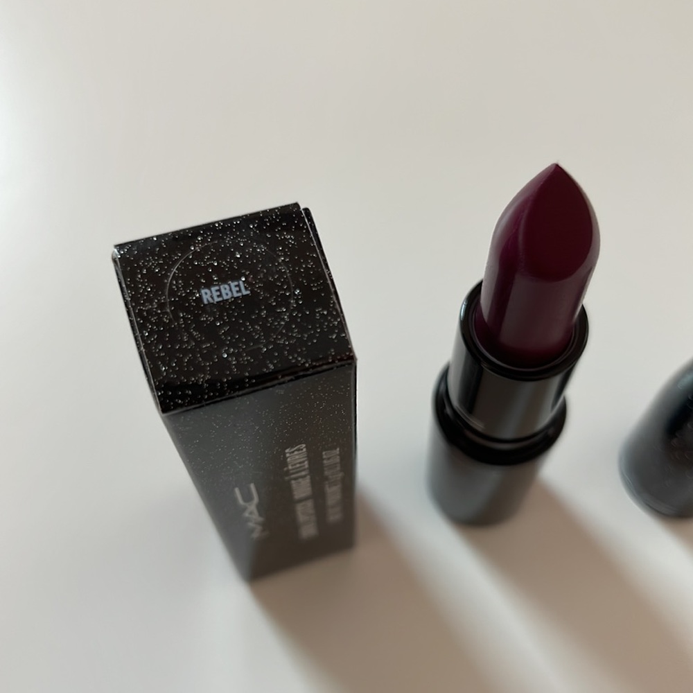 MAC Cosmetics - Rebel - Satin Lipstick - Picture 3 of 3